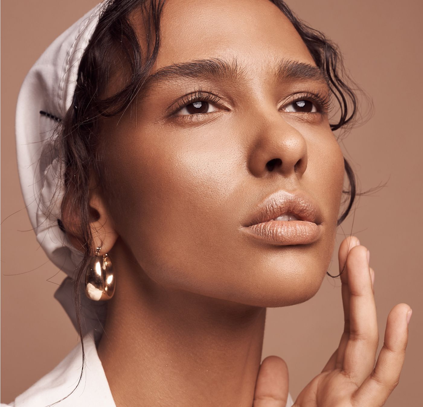 Model with elegant makeup and jewelry expression.