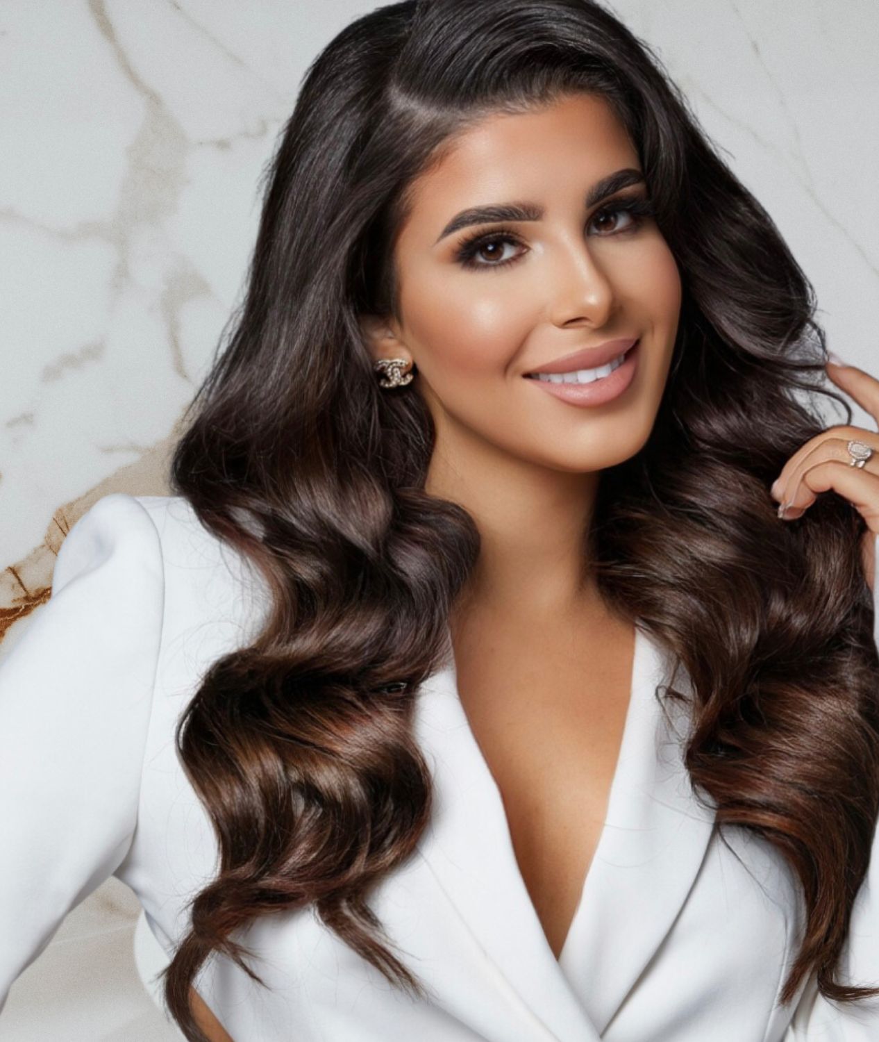 Smiling woman with long, wavy hair.